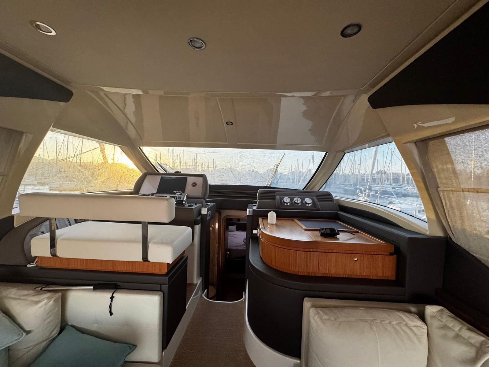 2009 FERRETTI YACHTS 470 